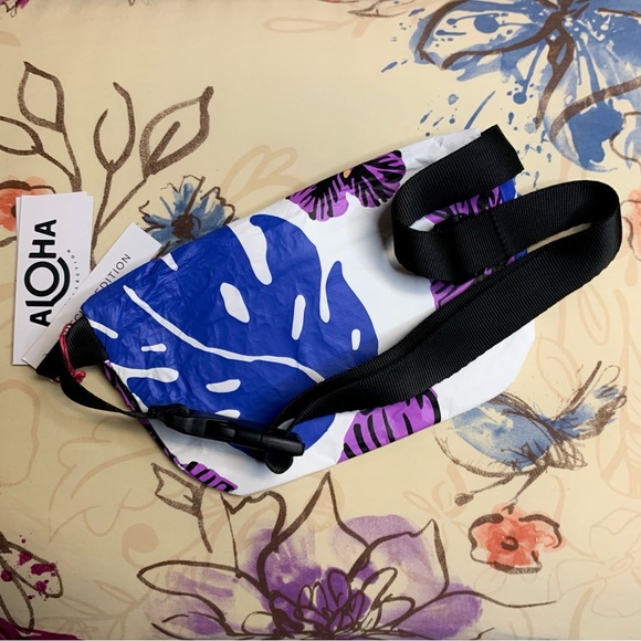 Aloha Collection Mini Hip Bag in Pape'ete / Beach Fannypack - NWT - Picture 8 of 12